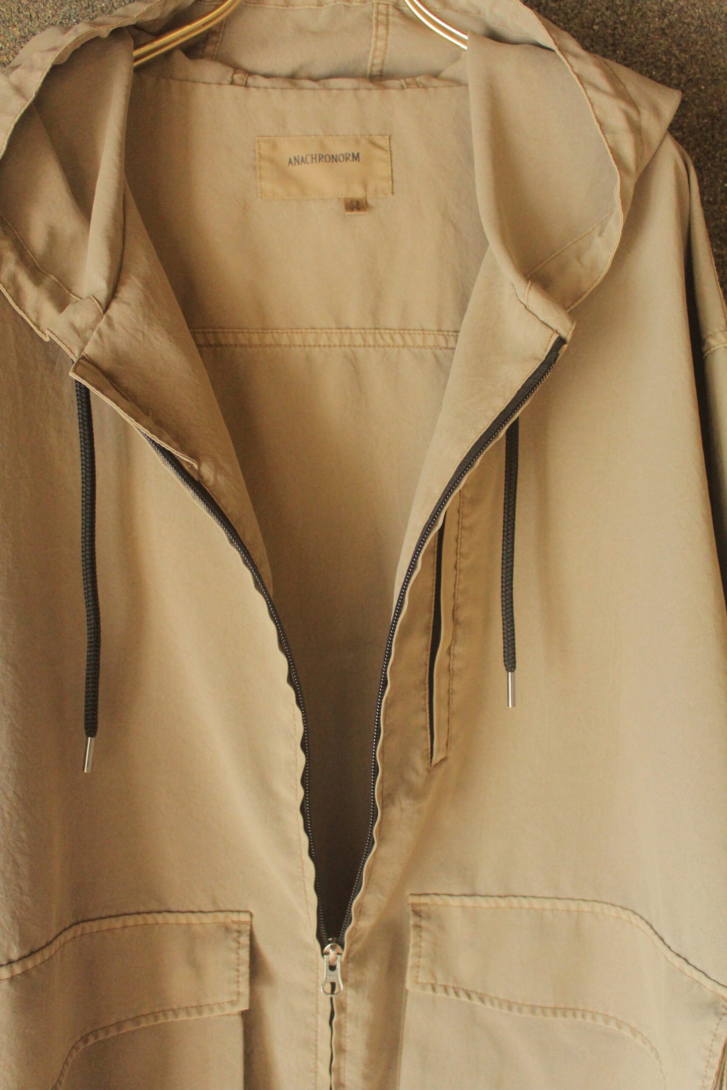 【ANACHRONORM】 POLYESTER LIGHTWEIGHT JACKET, GRAY BEIGE