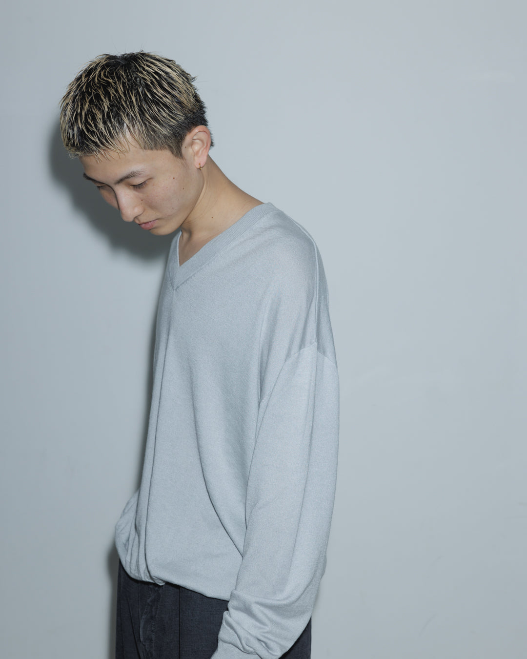 【house of naked】SILKxCASHMERE V-NECK CREWNECK KNIT, LIGHT GRAY