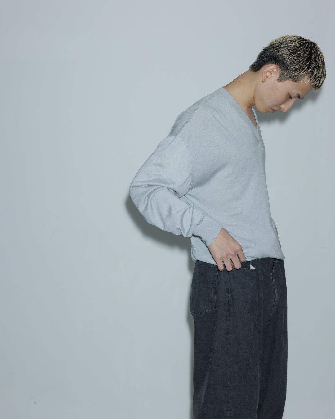【house of naked】SILKxCASHMERE V-NECK CREWNECK KNIT, LIGHT GRAY