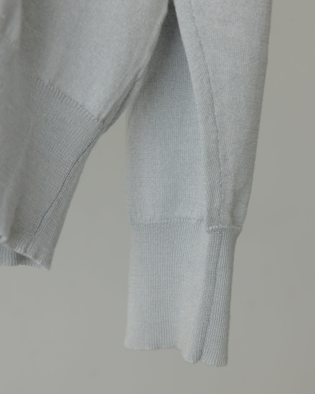 【house of naked】SILKxCASHMERE V-NECK CREWNECK KNIT, LIGHT GRAY