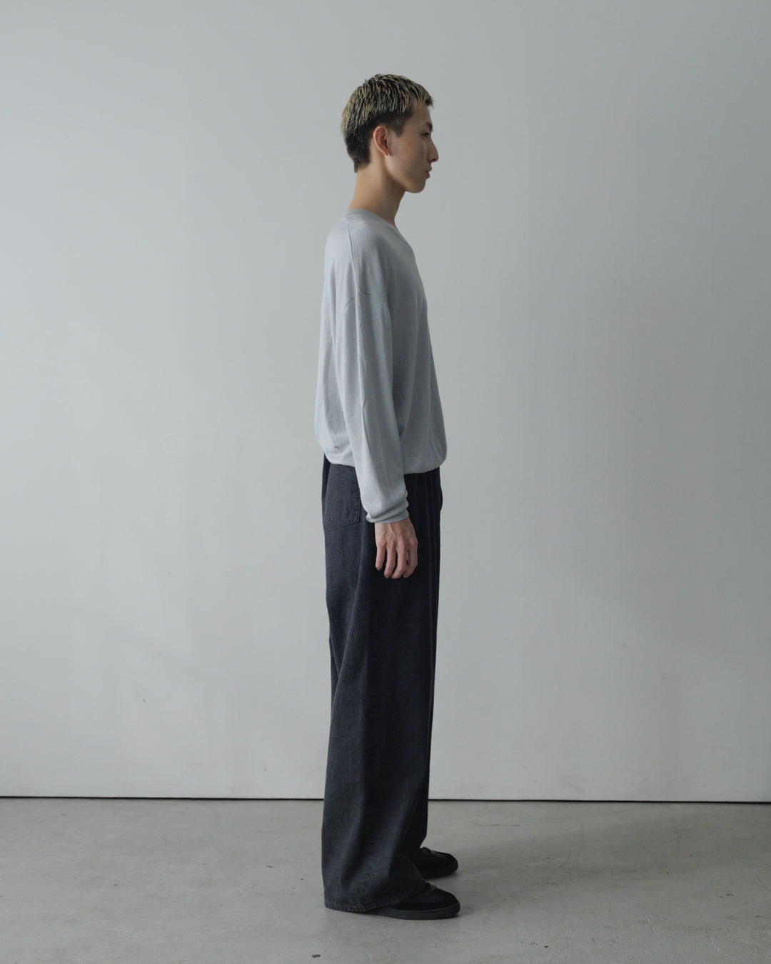 【house of naked】SILKxCASHMERE V-NECK CREWNECK KNIT, LIGHT GRAY