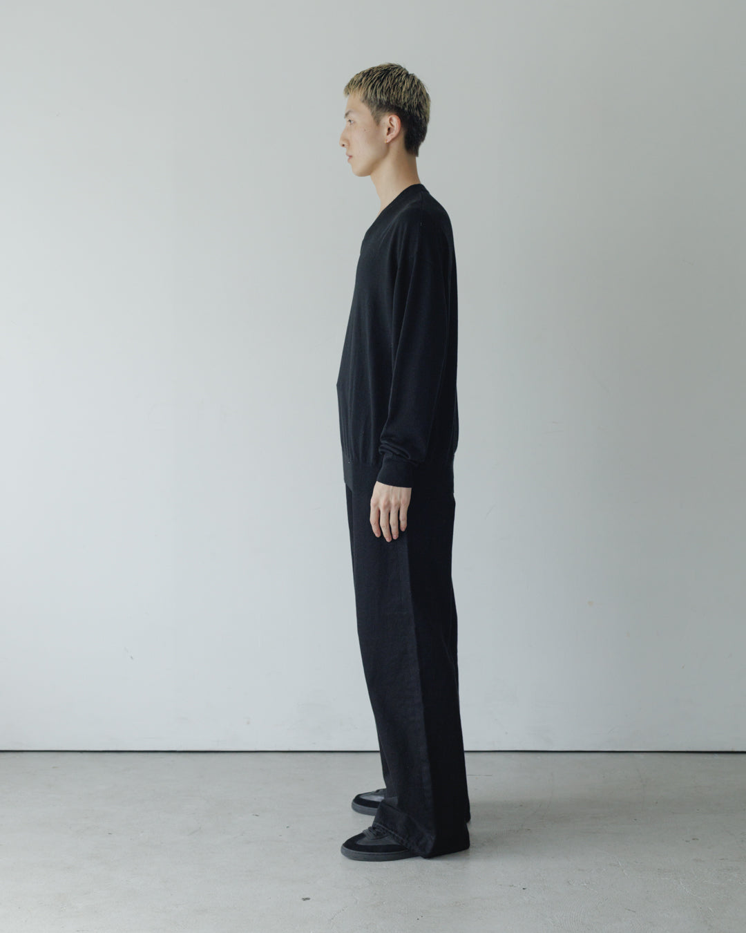 【house of naked】SILKxCASHMERE V-NECK CREWNECK KNIT, BLACK