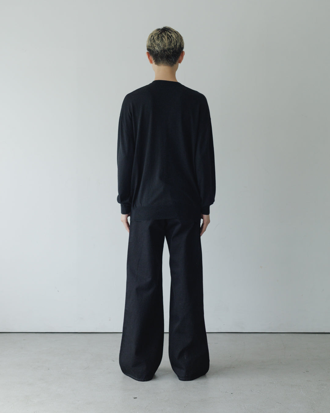 【house of naked】SILKxCASHMERE V-NECK CREWNECK KNIT, BLACK