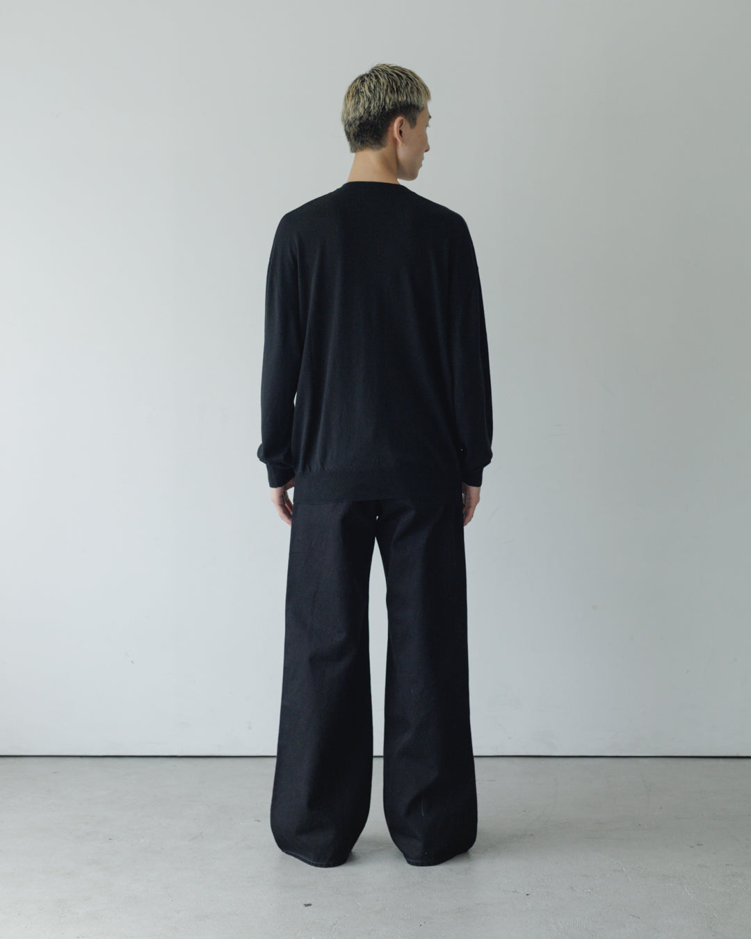 【house of naked】SILKxCASHMERE V-NECK CREWNECK KNIT, BLACK