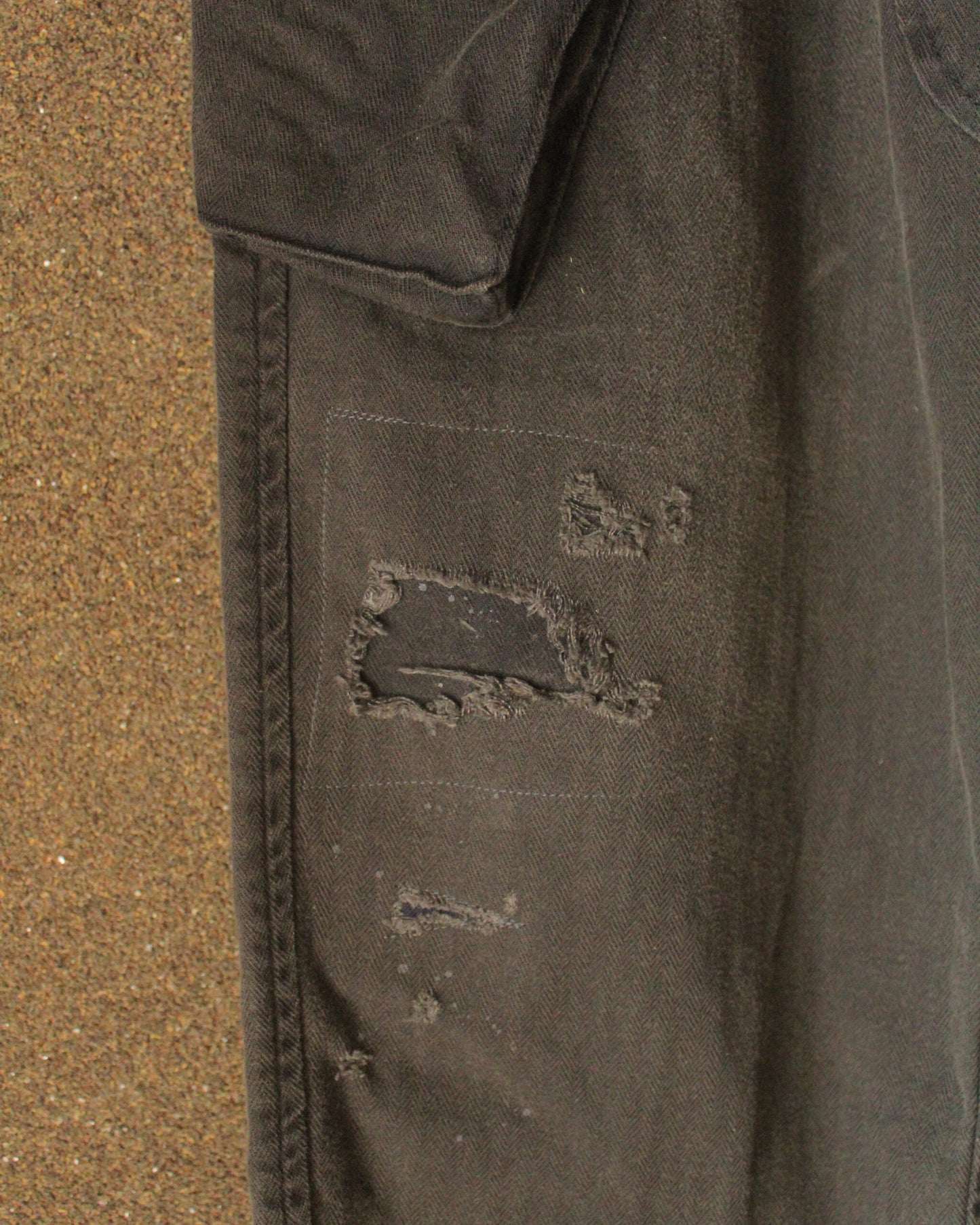 【ANACHRONORM】 REMAKED HERRINGBONE COMBAT CARGO TROUSERS, BLACK
