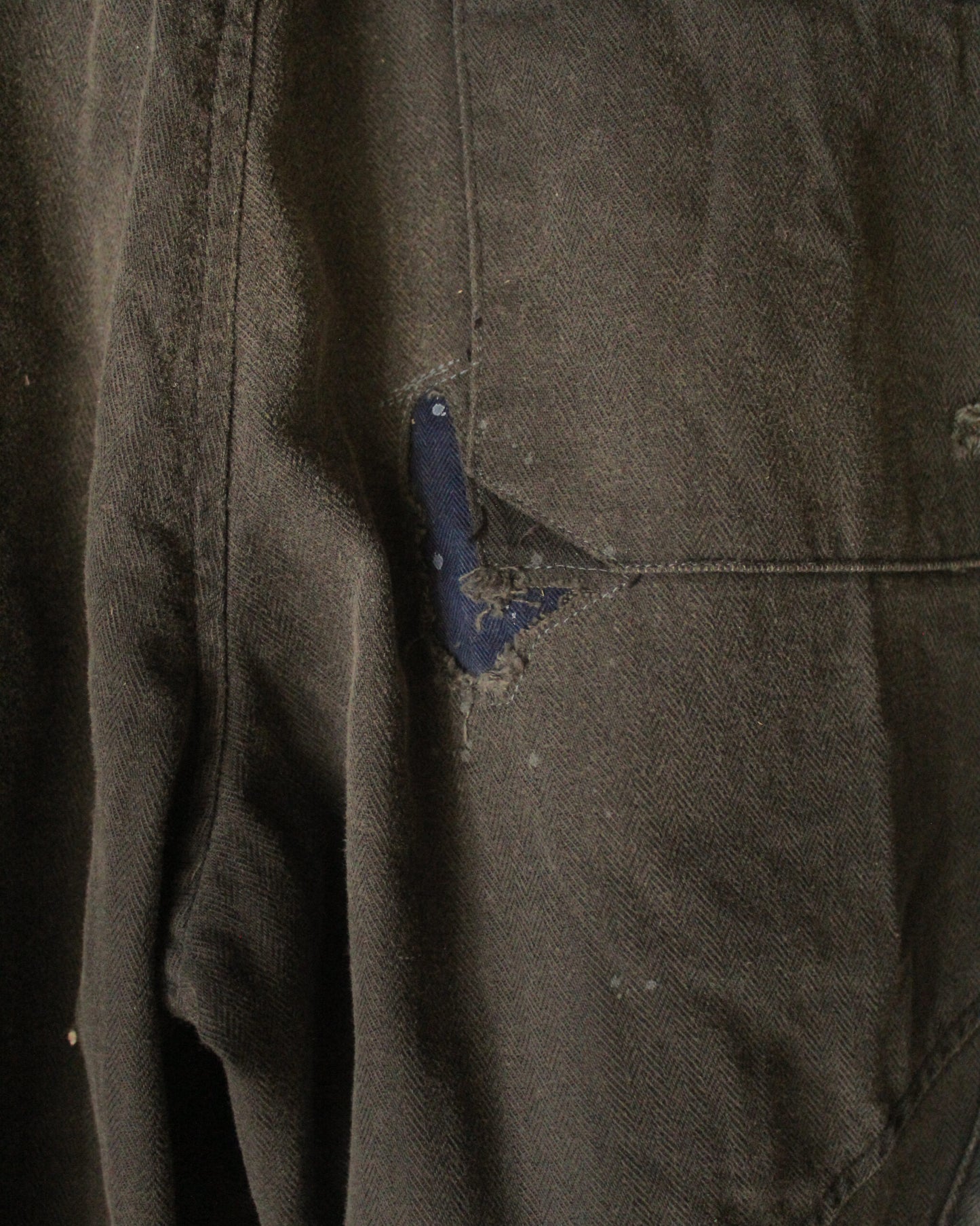 【ANACHRONORM】 REMAKED HERRINGBONE COMBAT CARGO TROUSERS, BLACK