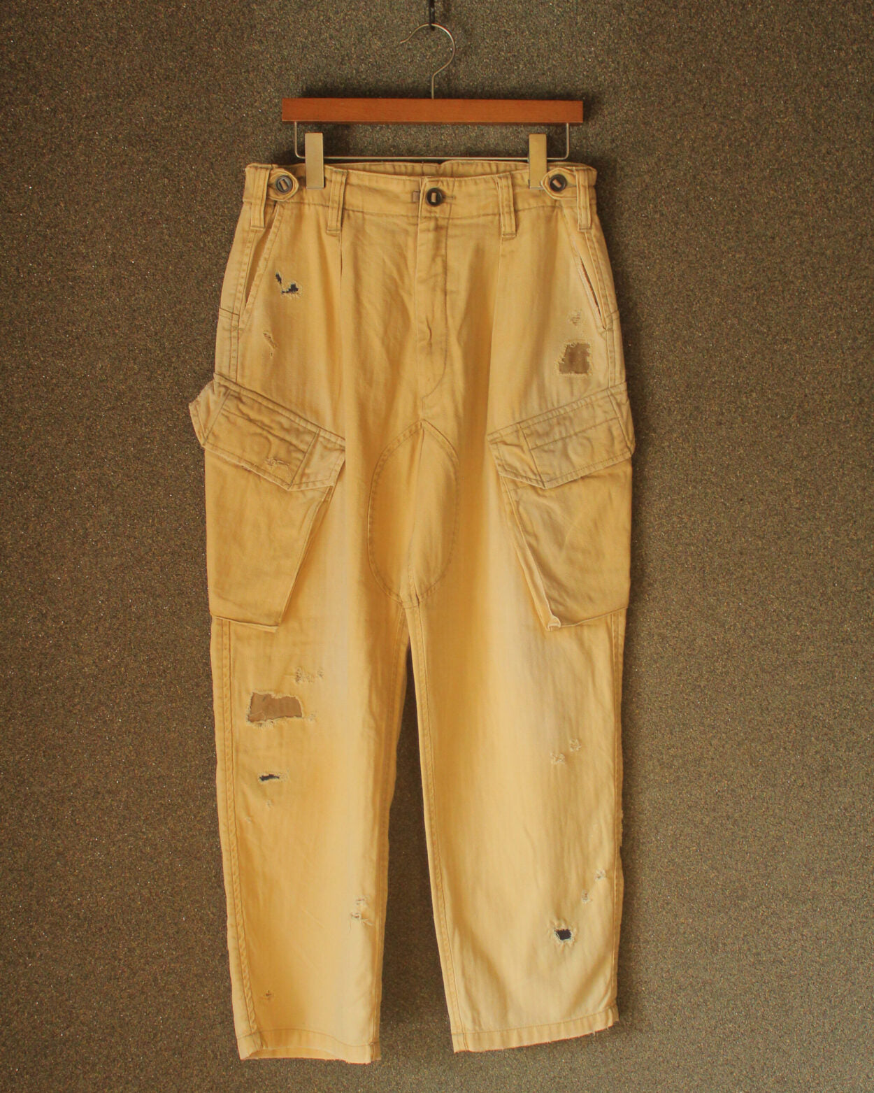 【ANACHRONORM】 REMAKED HERRINGBONE COMBAT CARGO TROUSERS, KHAKI