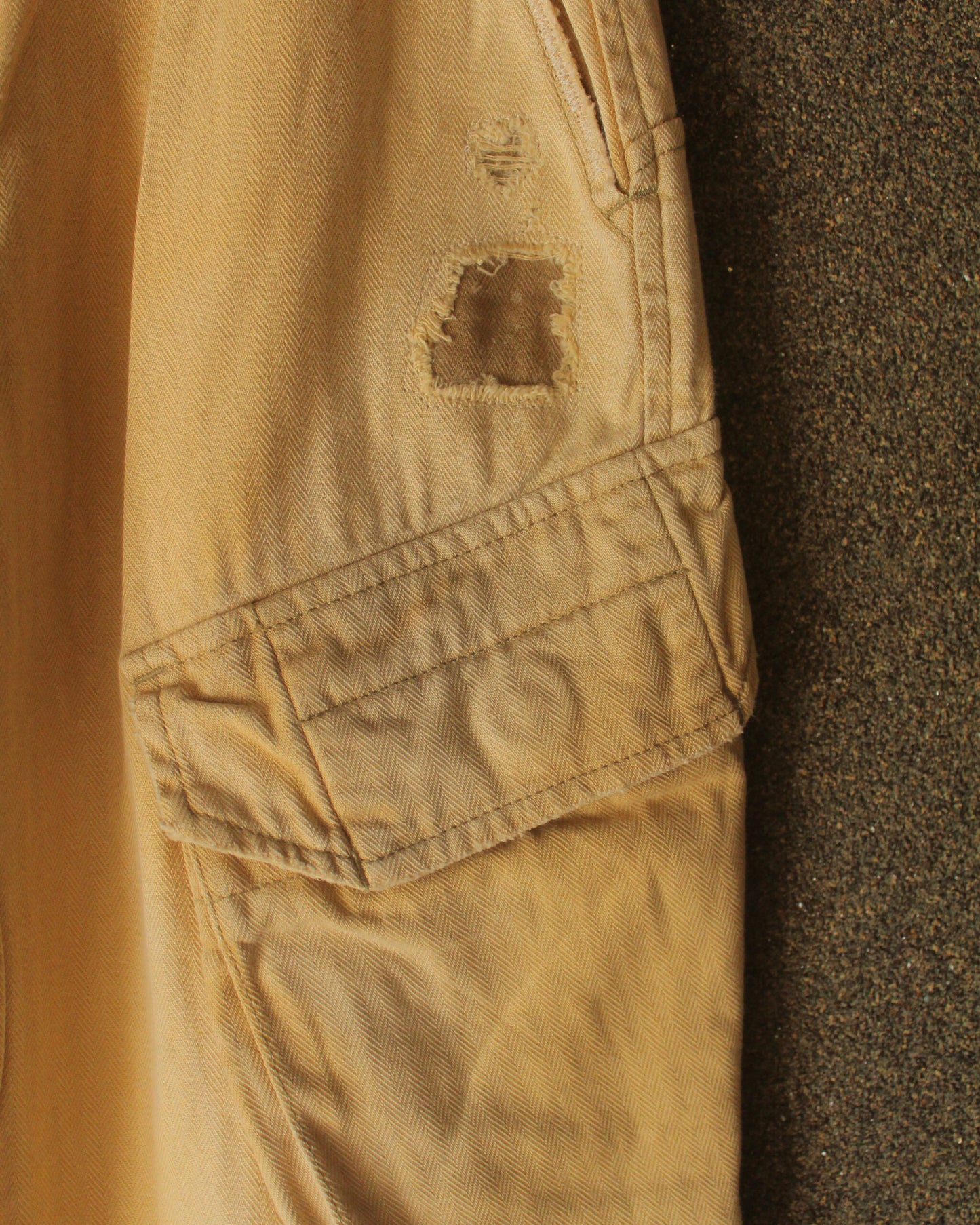 【ANACHRONORM】 REMAKED HERRINGBONE COMBAT CARGO TROUSERS, KHAKI