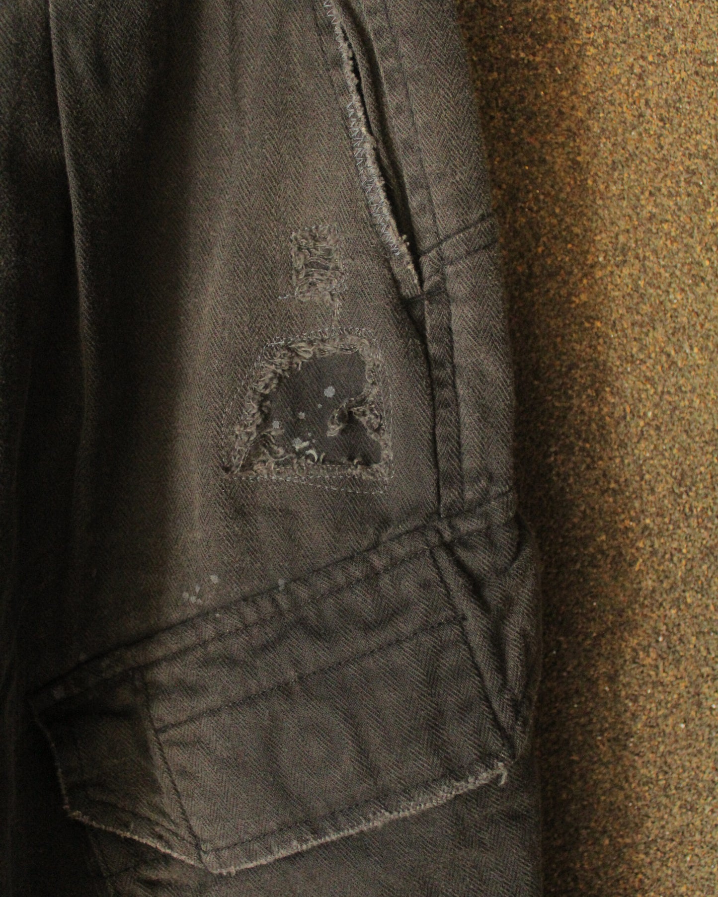【ANACHRONORM】 REMAKED HERRINGBONE COMBAT CARGO TROUSERS, BLACK