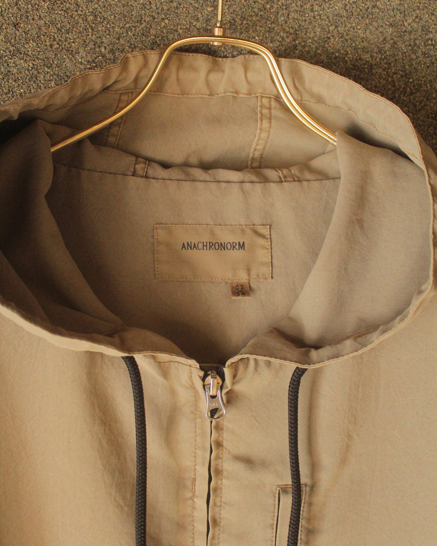 【ANACHRONORM】 POLYESTER LIGHTWEIGHT JACKET, GRAY BEIGE