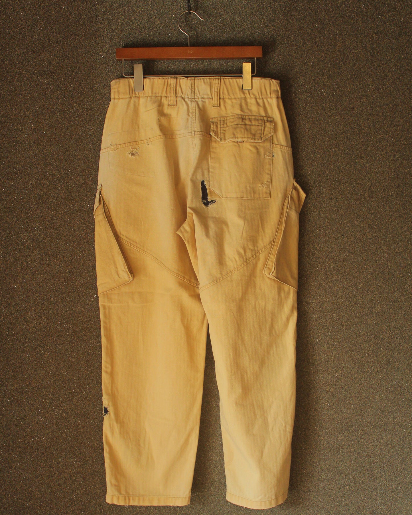 【ANACHRONORM】 REMAKED HERRINGBONE COMBAT CARGO TROUSERS, KHAKI